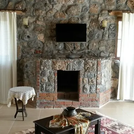 Stonehouse Villa *